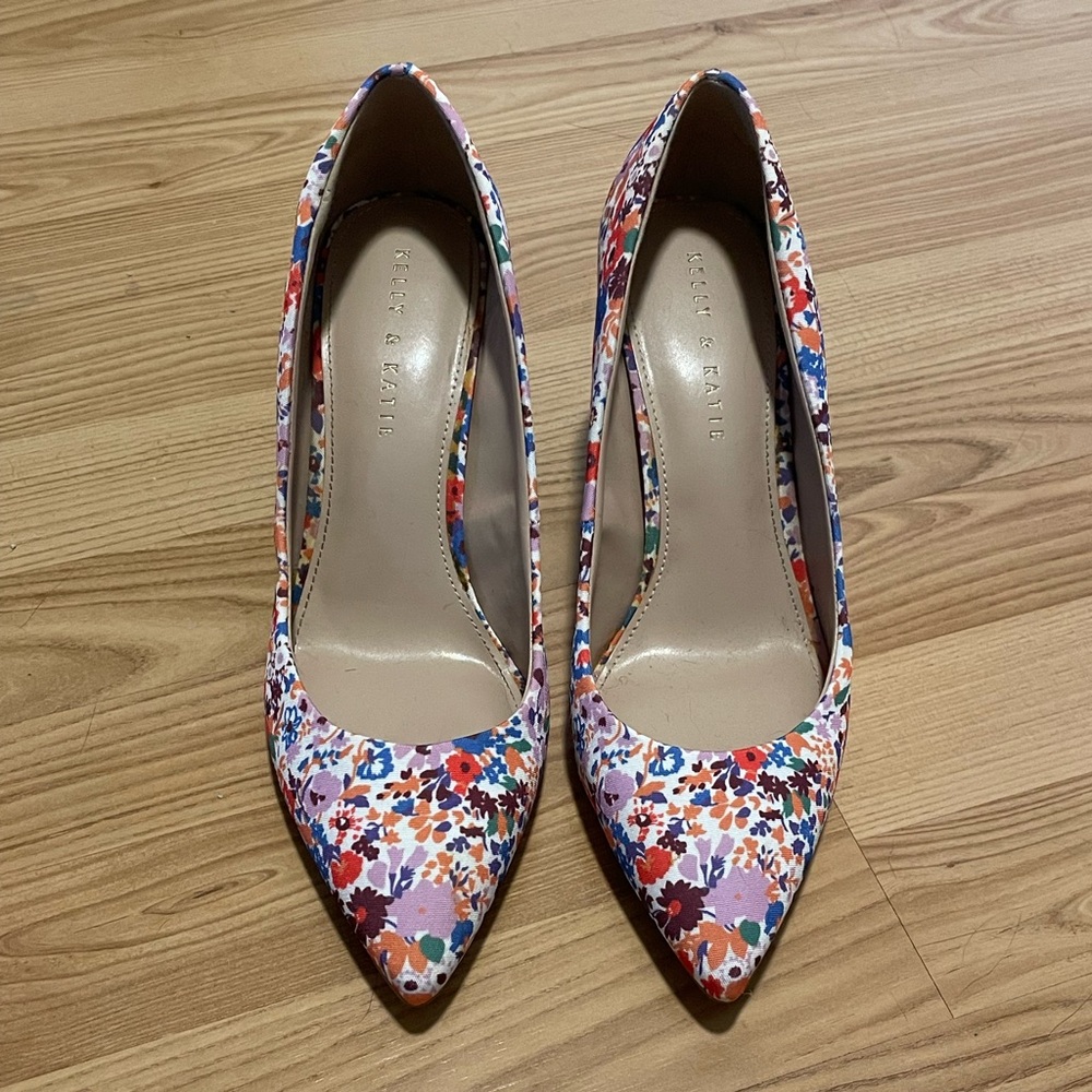 *Like New* Kelly + Katie Floral Pointed Heels